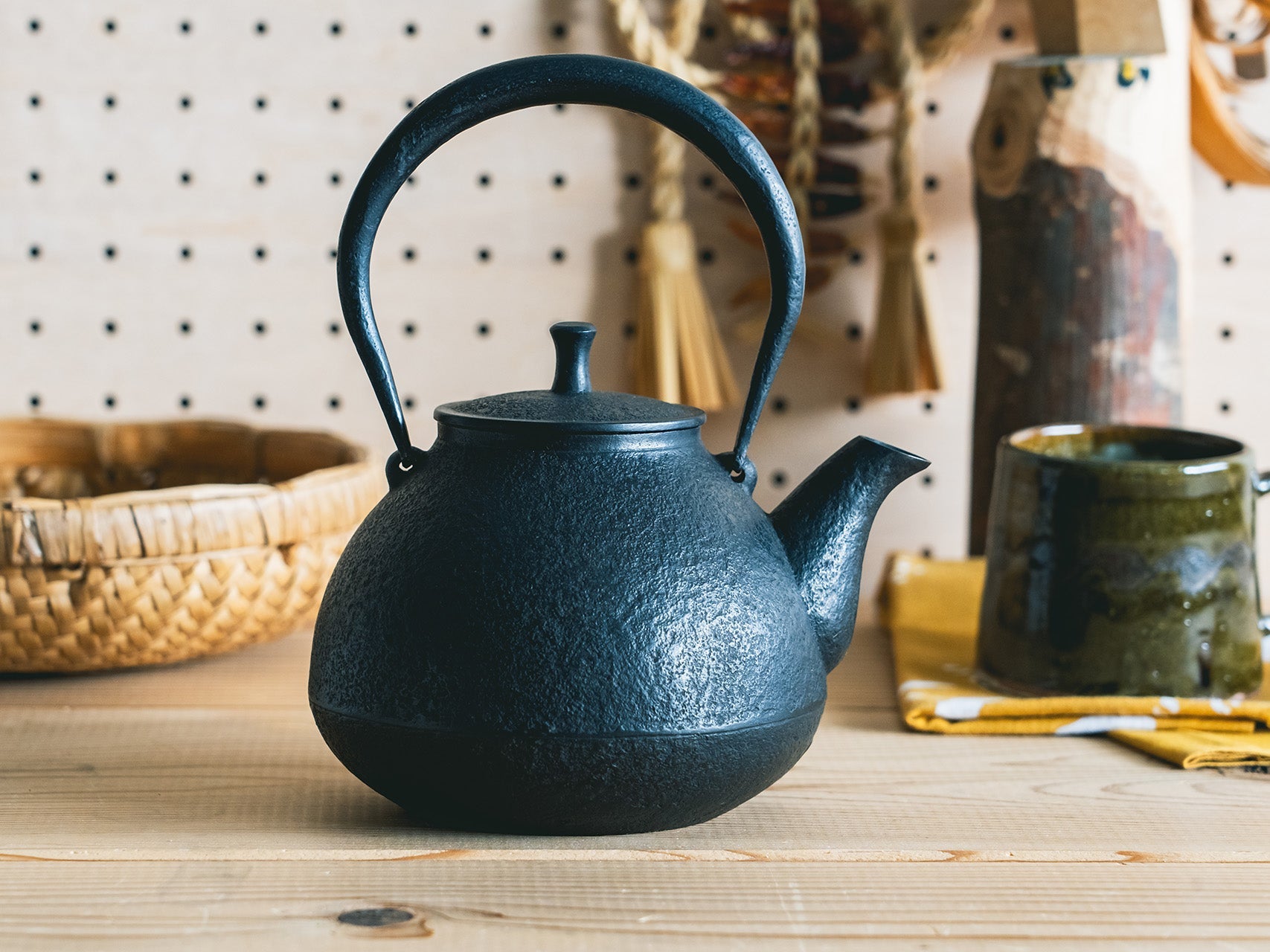 南部鉄瓶紅蓮堂_茄子形鉄瓶うらら0.7L〉 – 東北スタンダードマーケット
