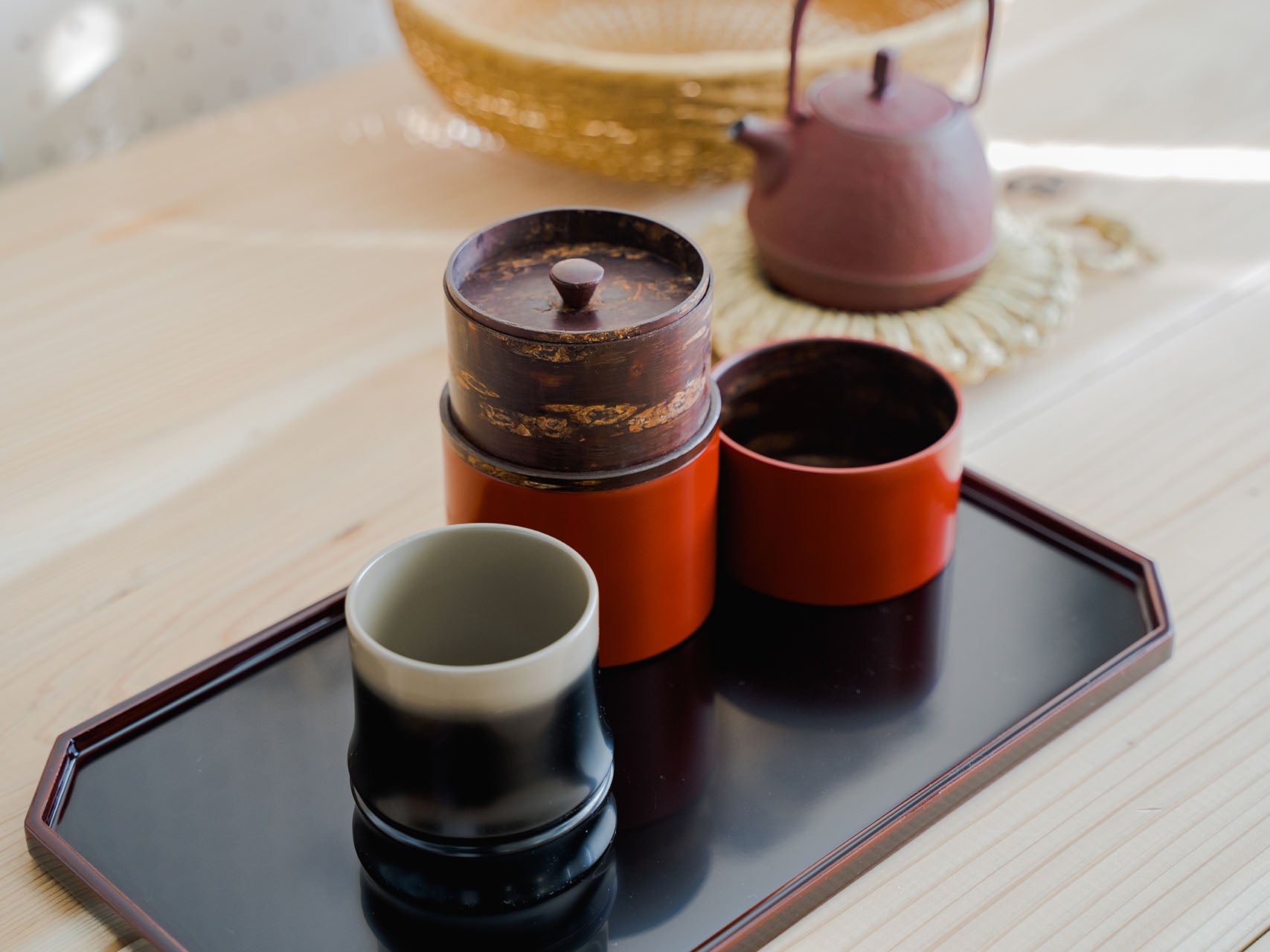 秋田・川連塗 寿次郎 茶筒 〉- お茶とともに漆を楽しむ。 – 東北