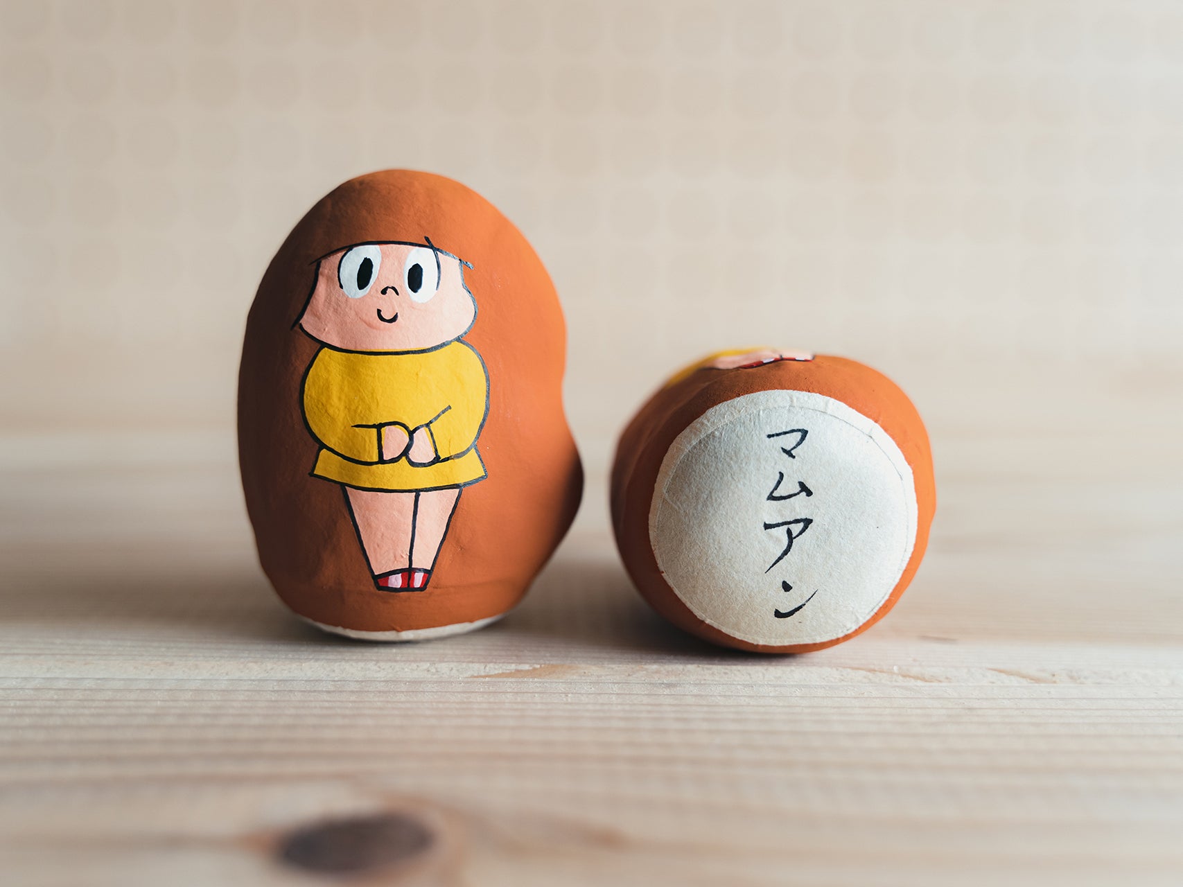 山田童　丸いフォルム完成系　張子面 MAMUANG×TOHOKU製作秘話】起き上がり人形 – 東北スタンダードマーケット