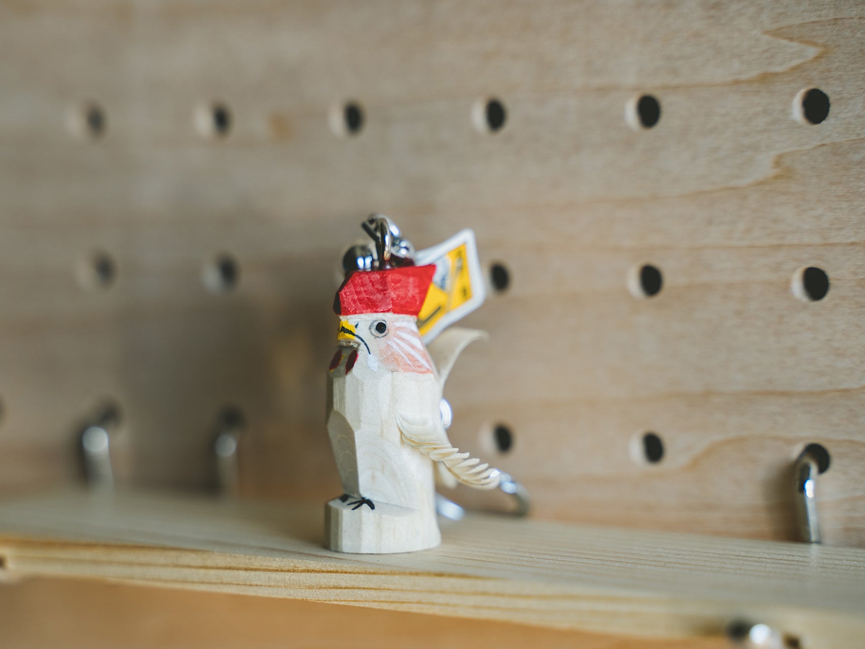 笹野一刀彫 鷹山 ニワトリキーホルダー〉 – 東北スタンダードマーケット