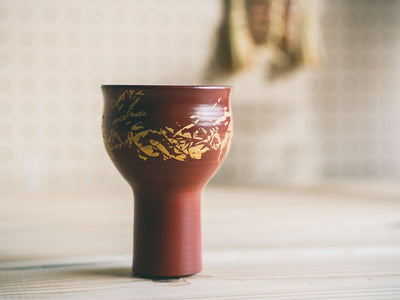 〈八戸焼×漆塗 馬上杯〉