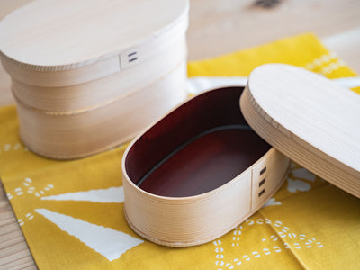 〈秋田・川連塗 寿次郎 小判型弁当箱〉- 毎日のお弁当箱にぴったりな漆塗りの曲げわっぱ。