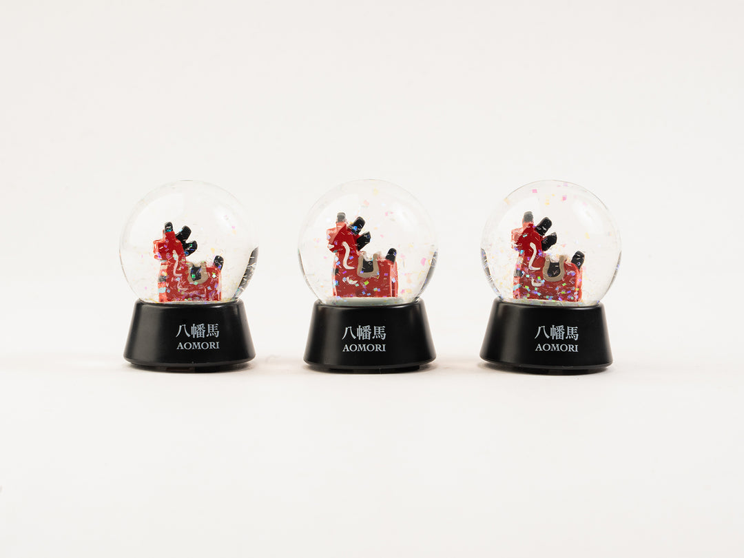 東北づくし_スノードーム_八幡馬 – 東北スタンダードマーケット