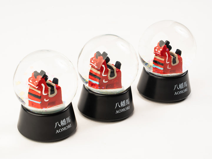 東北づくし_スノードーム_八幡馬 – 東北スタンダードマーケット