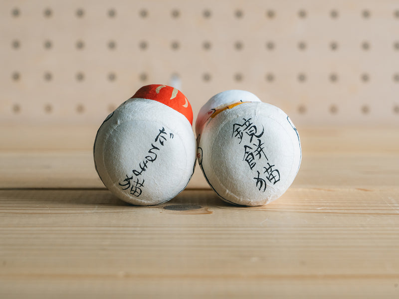 コシェルドゥ_【縁起物・お正月】_起き上がり人形 だるま猫