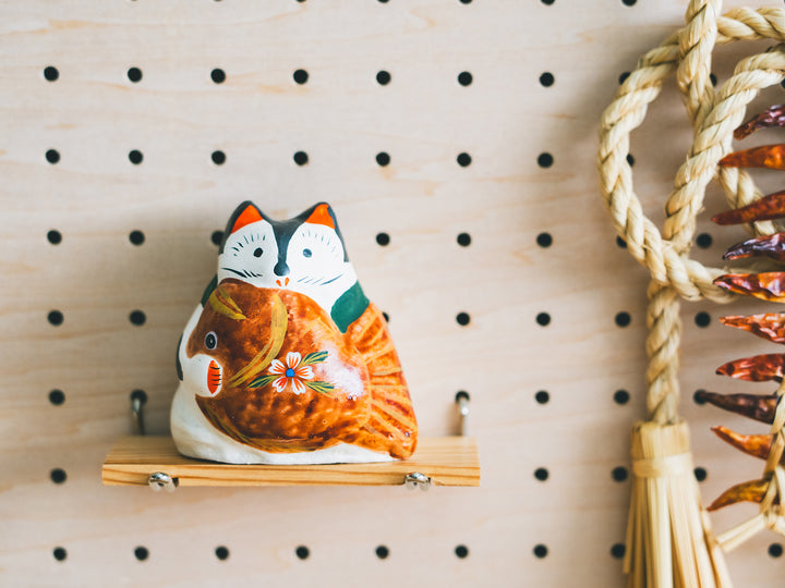 花巻土人形 猫 骨董品 ✿ 久々の投稿🤚🏽 花巻の猫さんたち。 現在、納品予定の赤べこなど