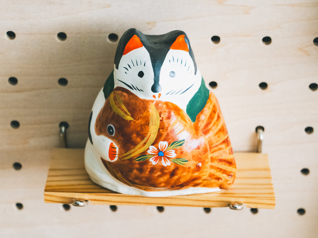 花巻人形工房_花巻人形 釜猫_鯛くわえ猫 – 東北スタンダードマーケット