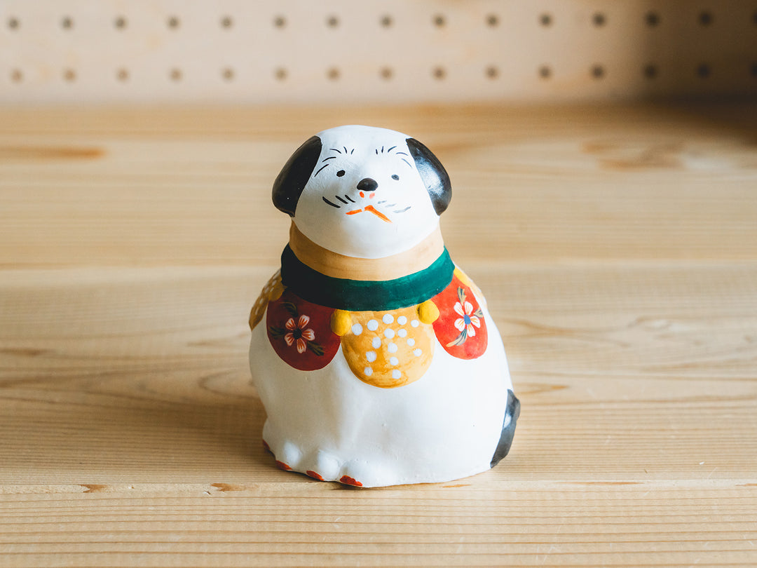 ビンテージ郷土玩具 花巻土人形  手描きの瞳やまつ毛、ヒゲ、色彩が芸術的な犬 ビンテージ郷土玩具 花巻土人形 手描きの瞳やまつ毛、ヒゲ、色彩