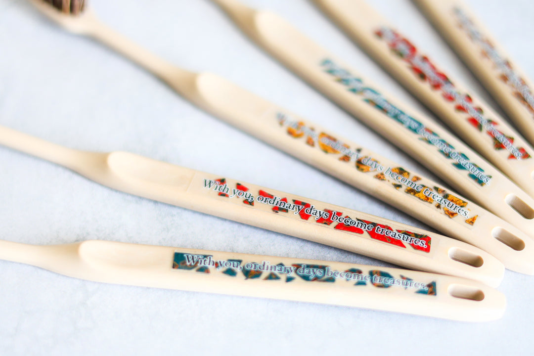 MintAnd_ホタテ印の歯ブラシ_津軽塗のステッカー「トイロ」 – 東北