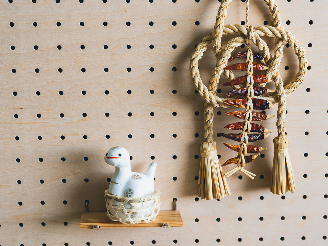 野沢民芸_【干支人形2025】_かご入り招福 巳 – 東北スタンダードマーケット