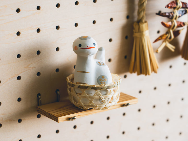 野沢民芸_【干支人形2025】_かご入り招福 巳 – 東北スタンダードマーケット