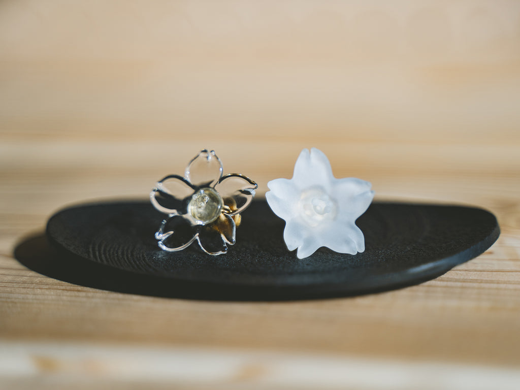 新春セール‼️特注‼️新品‼️三味線「桜」黒檀糸巻き 特注‼️「桜」糸巻き、クリアーブラック・冠貼り&黒檀ジョイント津軽三味線