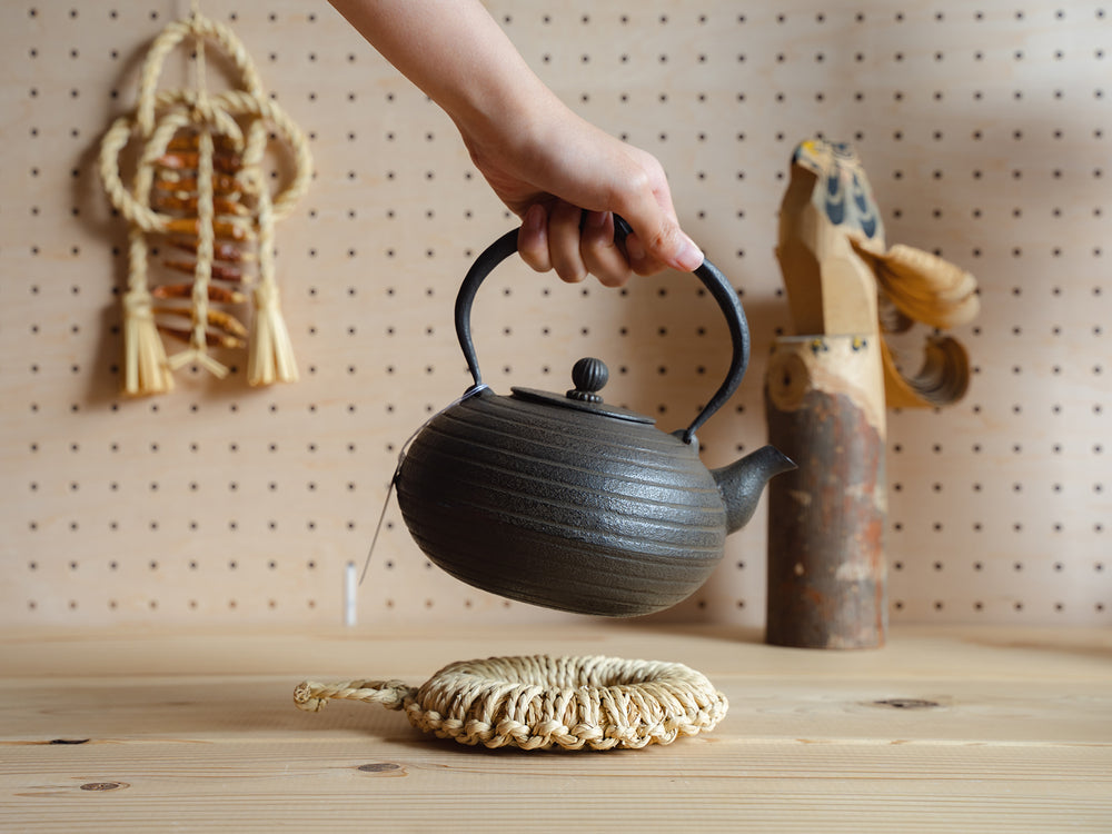 南部鉄瓶紅蓮堂】 使う人のために黒子に徹する鉄瓶職人。 – 東北