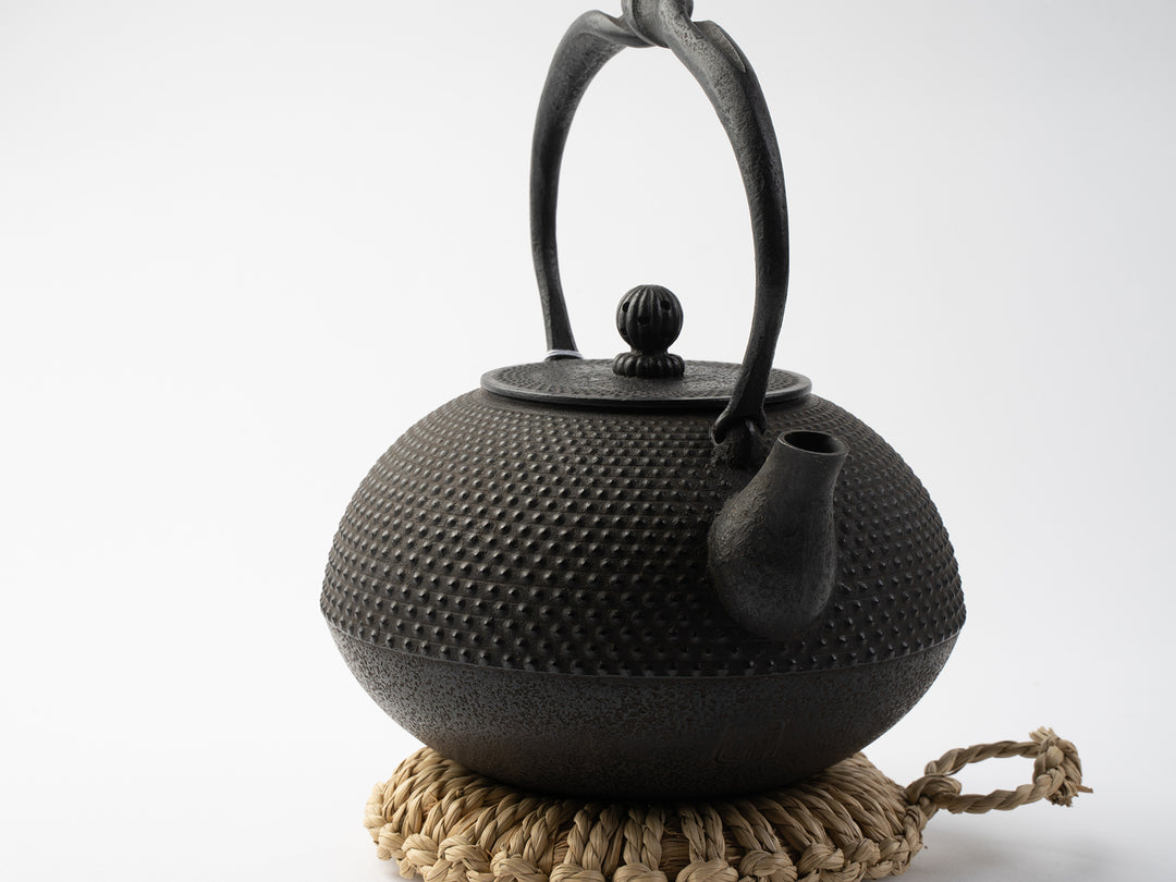 和骨董 重厚な1.5L南部あられ鉄瓶 鉄器 古物 骨董 茶道具 茶釜