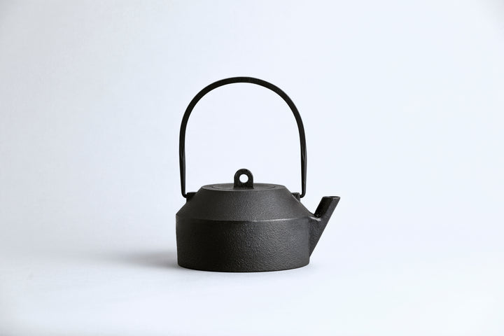 iwatemo[イワテモ] Sサイズ/ヴィッレ・コッコネン/鉄瓶 iwatemo_iron kettle s-VK – 東北スタンダードマーケット