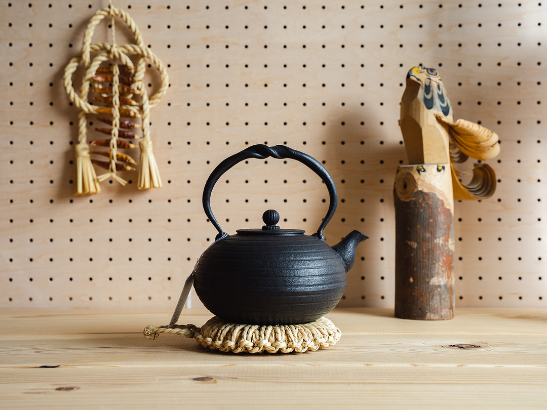 昭和レトロ真形羽釜南部鉄瓶 真形羽釜形鉄瓶 南部鉄器 及富製 紙箱 : 茶道具商 越中屋 - 通販